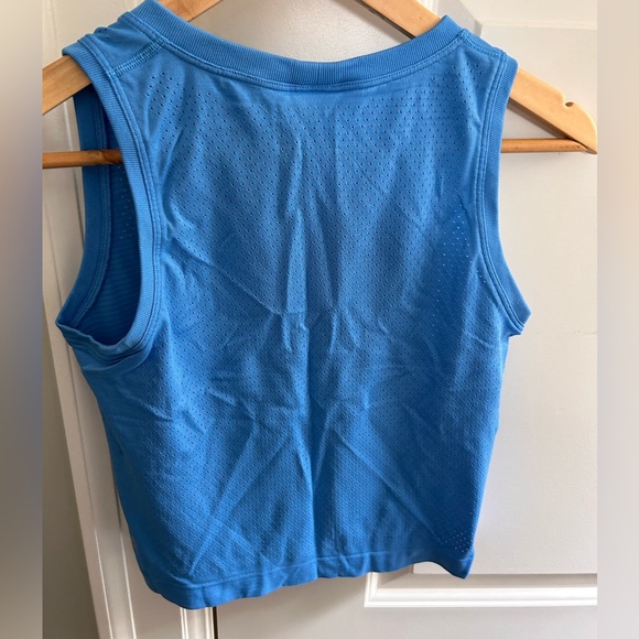 Lululemon muscle tank size 6 - Picture 3 of 3